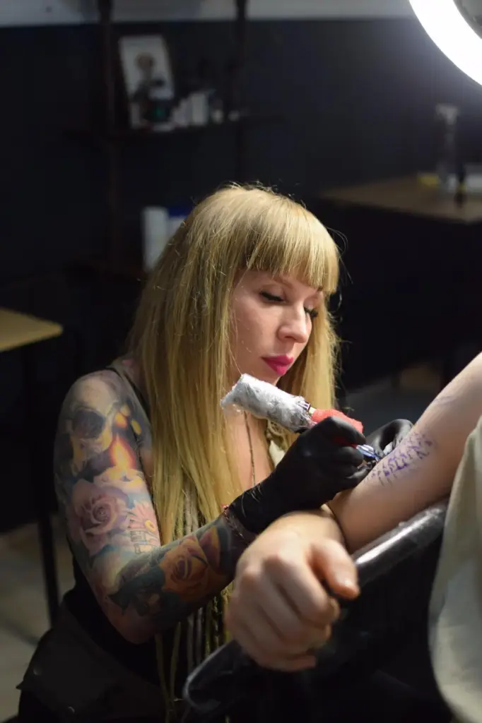 Mugshot Tattoo Atelier – Begleitung durch den gesamten Tattoo-Prozess